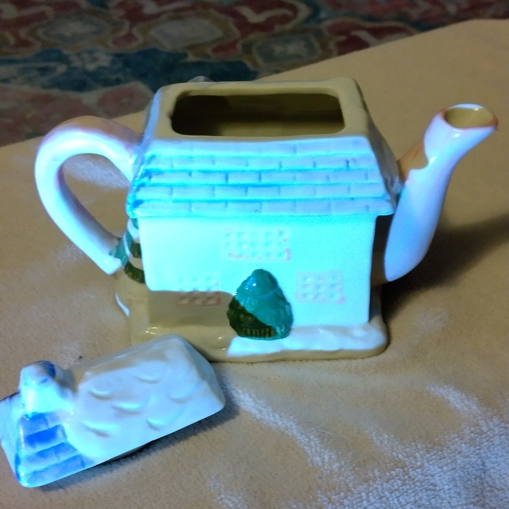 Holiday Tea Pot - Picture 5 of 10
